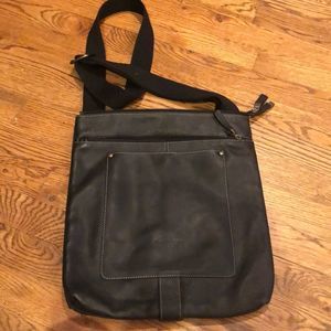puntotres black leather crossbody satchel
